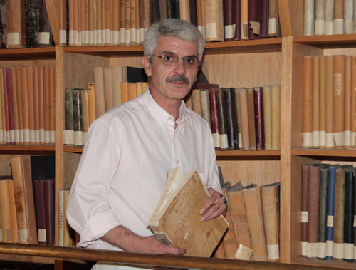 Francisco Ledesma entre libros y archivos