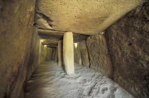Interior de la Cueva de Menga (Abril 2005). Fotografía D. Wheatley.