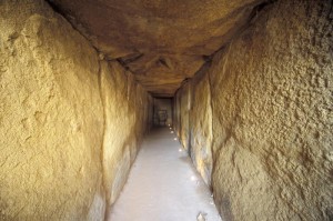 Interior del Dolmen de Viera. Fotografía D. Wheatley.