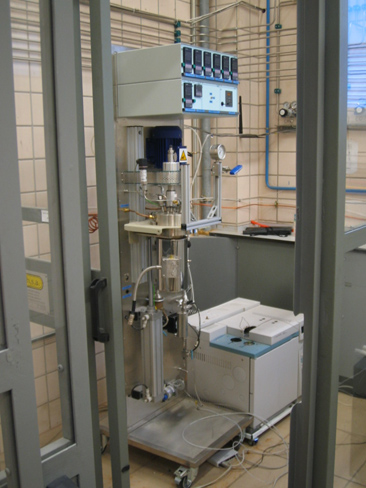 Slurry Reactor and Chromatograph