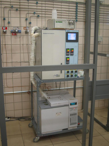 Microactivity Reactor and Chromatograph