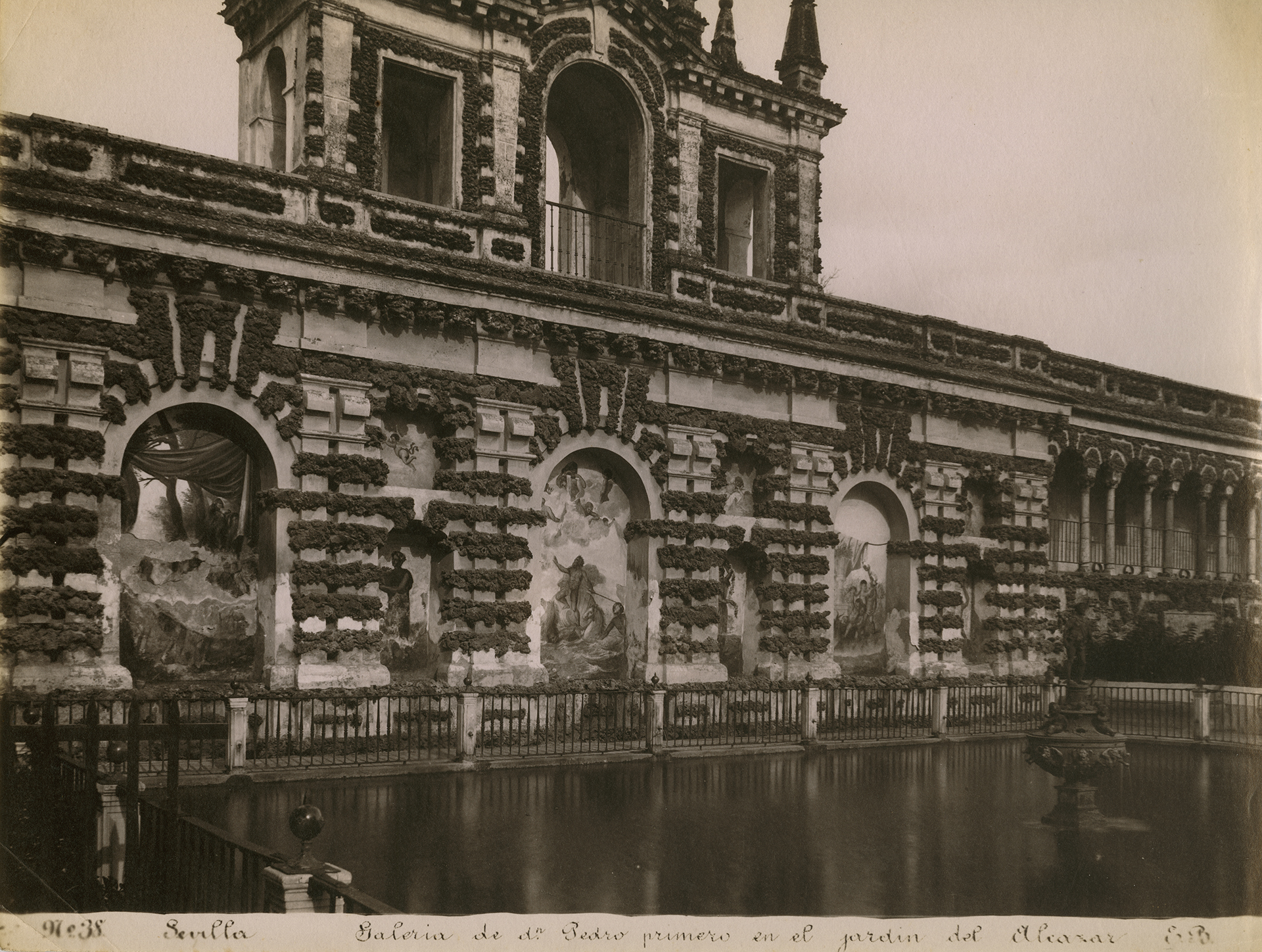Emilio Beauchy, Sevilla_Galería de Pedro I en el jardín del Alcázar