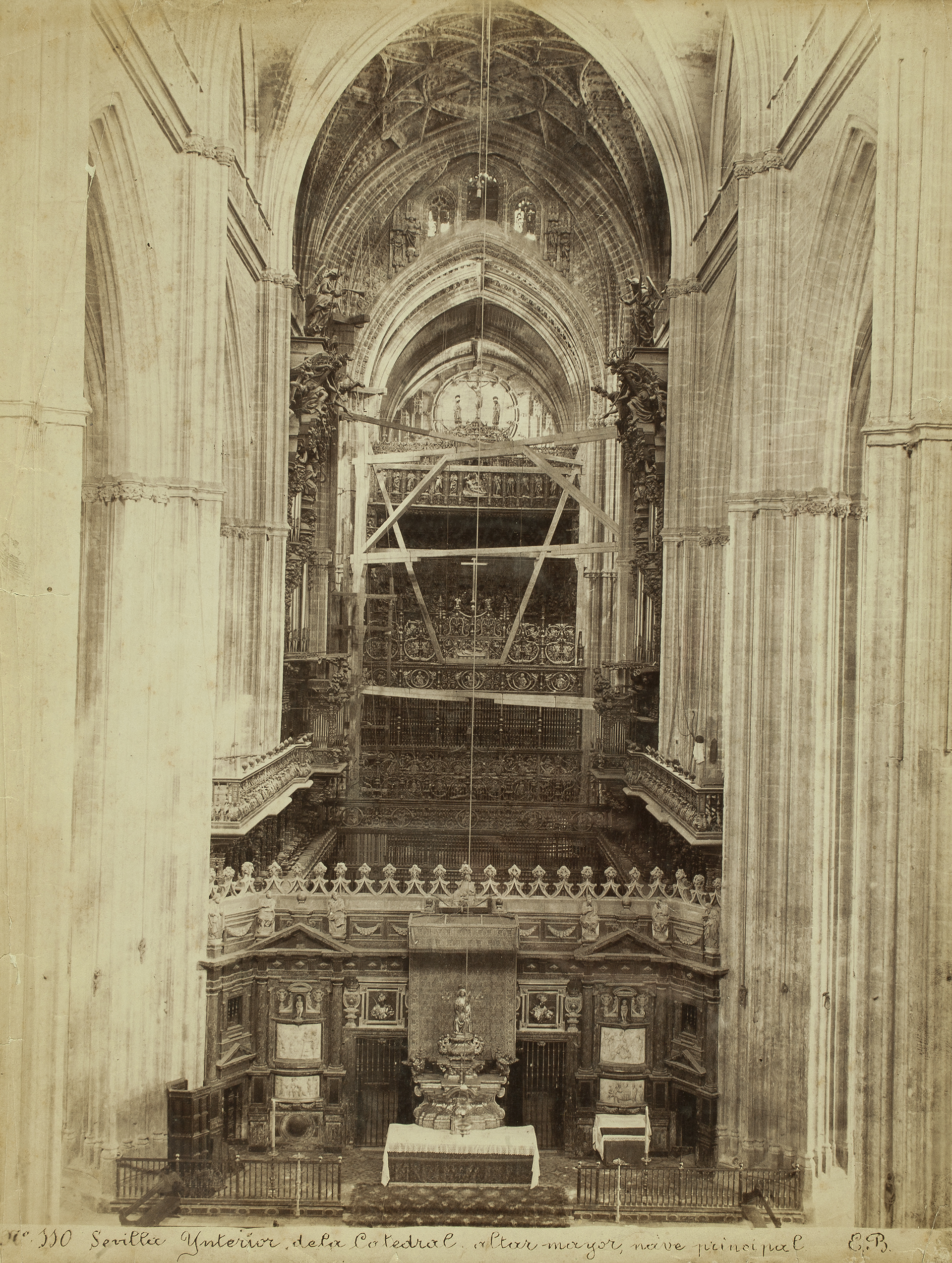 Emilio Beauchy, Sevilla_Interior de la Catedral_Altar mayor, nave principal