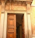 Foto de la puerta de la Real Academia de la Historia