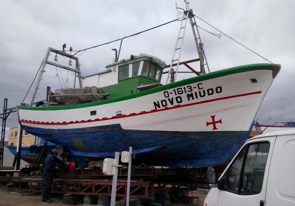 Pesqueros portugueses en el varadero Aurelio López