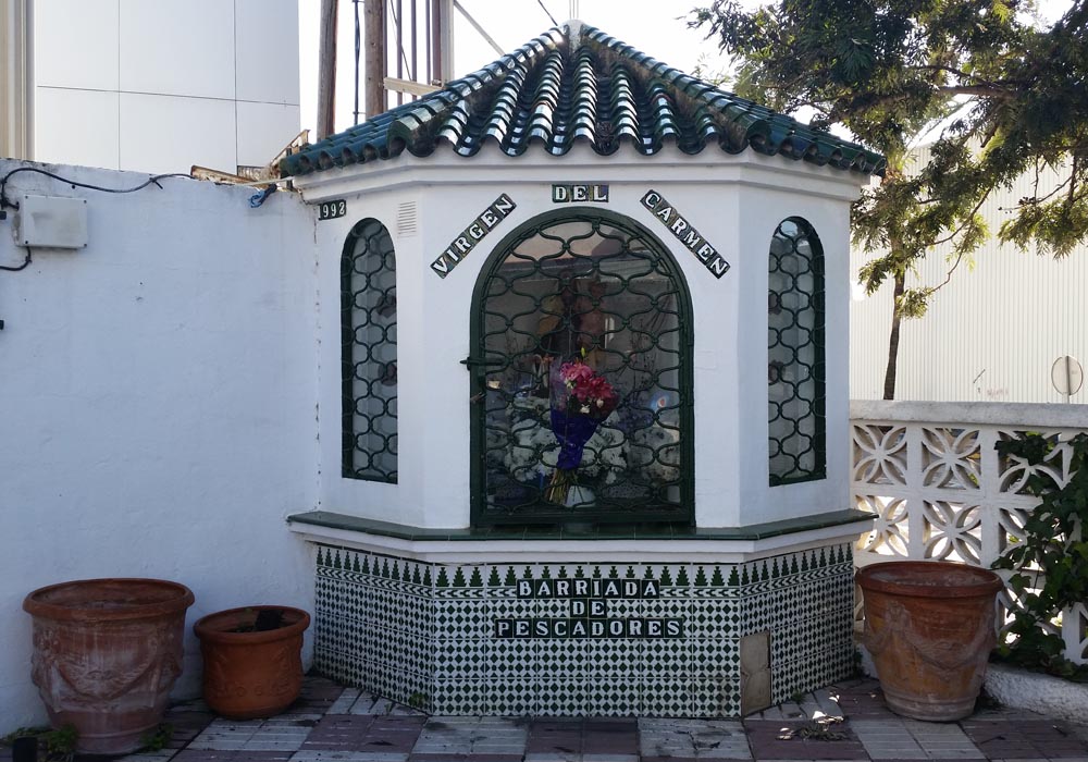 Hornacina de la Virgen del Carmen situada en el barrio de Las Bajadillas