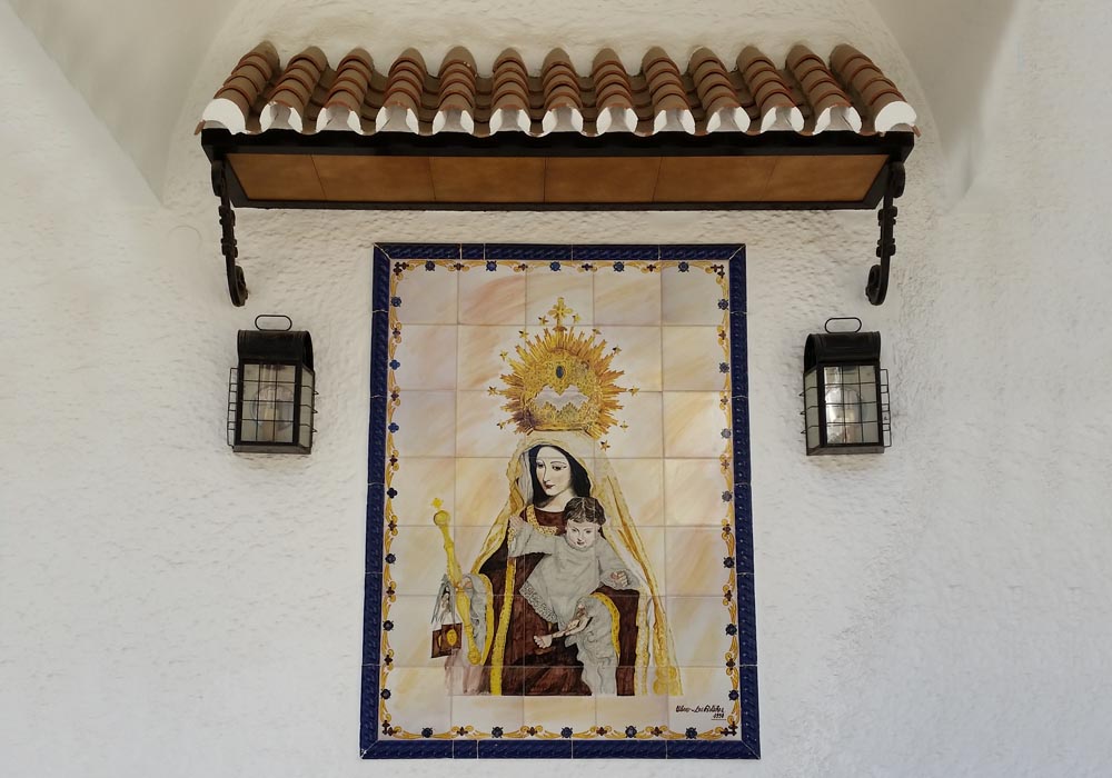 Azulejo de la Virgen del Carmen en el Barrio de Los Boliches