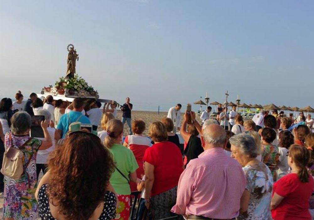 Misa en la playa a la Virgen del Carmen