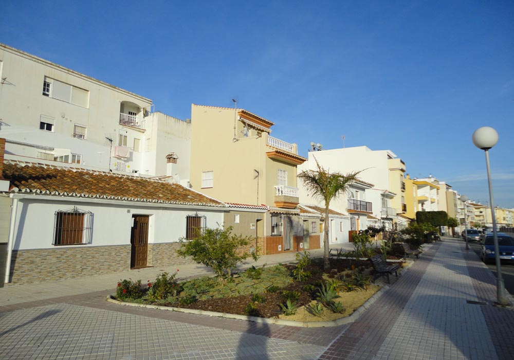 Calle Casillas junto al puerto de Caleta de Vélez