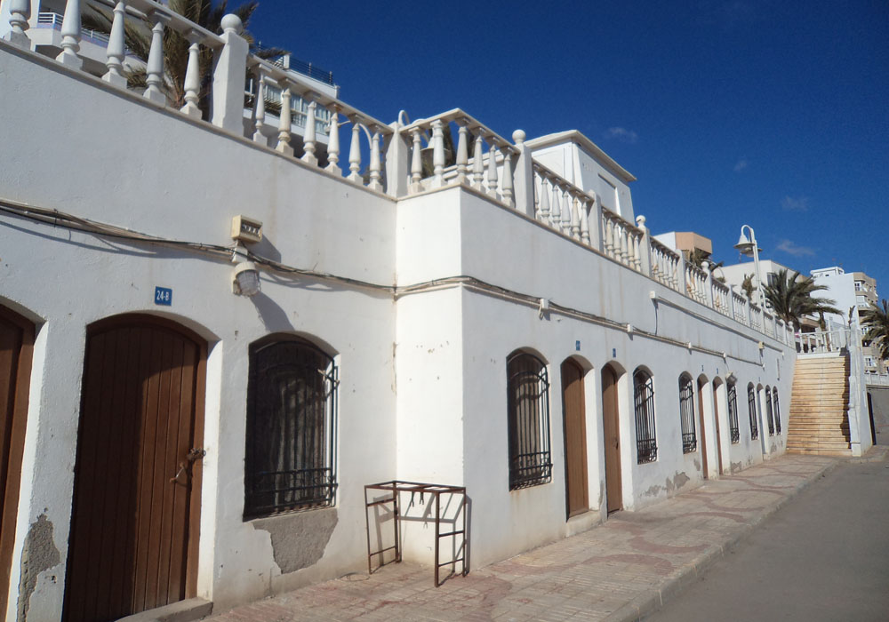 Cuartos de armadores empotrados en el paseo del Malecón